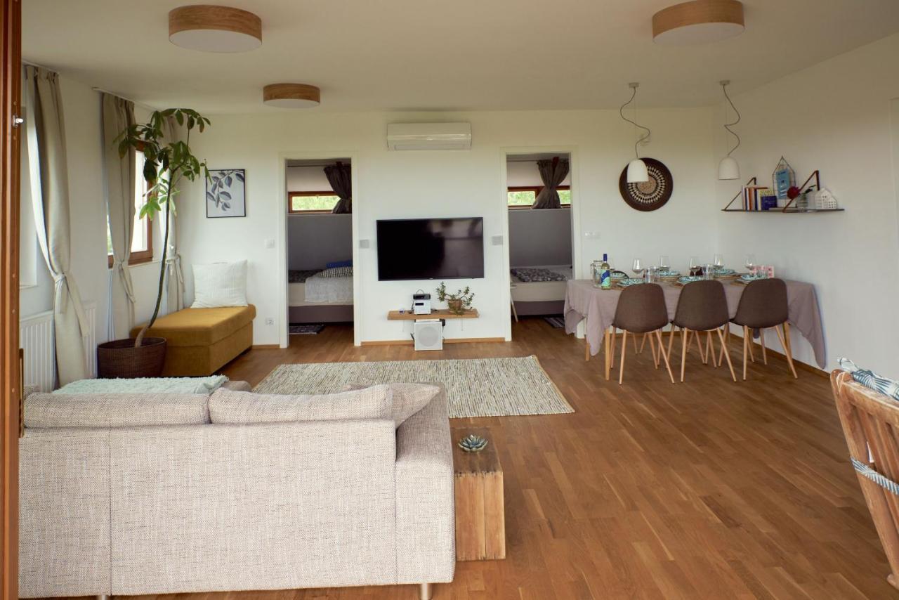 Hello Balaton Apartment Alsoors Luaran gambar