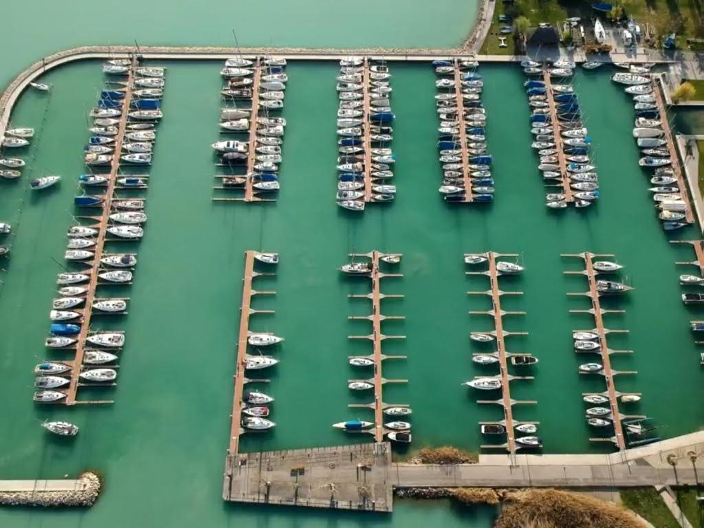 Hello Balaton Apartment Alsoors Luaran gambar